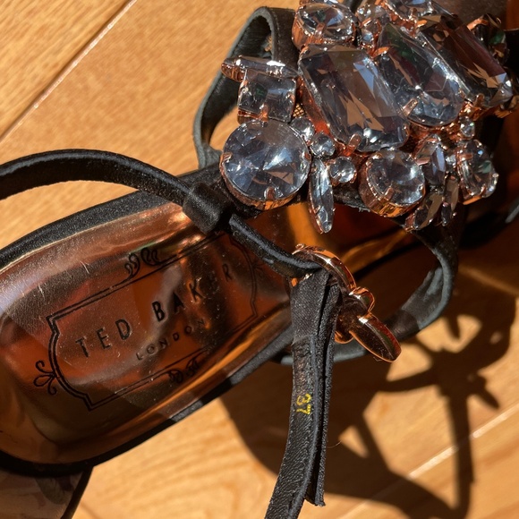 Gorgeous Brand New Ted Baker Liosa Strappy Jewelled Black Heels Shoes - Picture 8 of 16